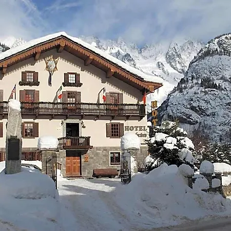 Des Glaciers Hotell 3*
